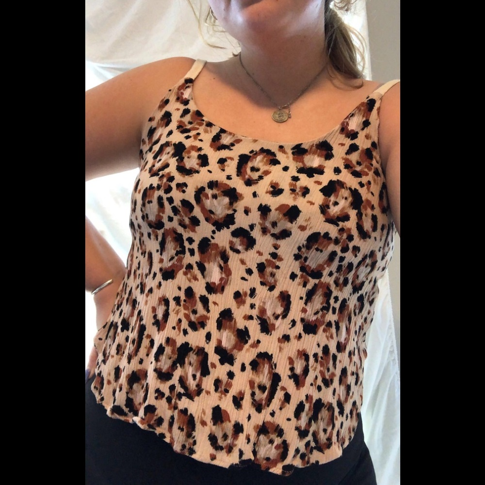 Vestique cheetah print tank